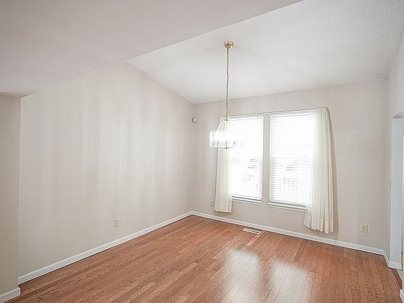 4th image of 6804 Wembley Cir