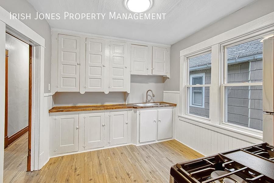 1st image of 24 Salem St APT 2
