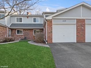225 W Golfview Ter, Palatine, IL 60067
