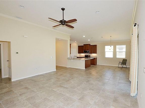 5th image of 1395 Earlsferry Ave