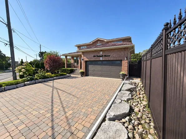 190 Falstaff Ave #Basement, Toronto, ON M6L 3C3