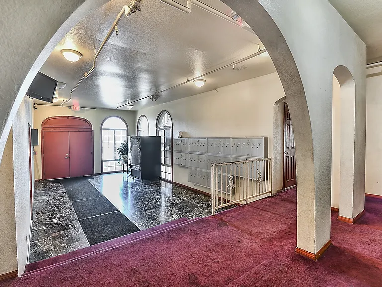 Soto Rose Apartments — Photo 39