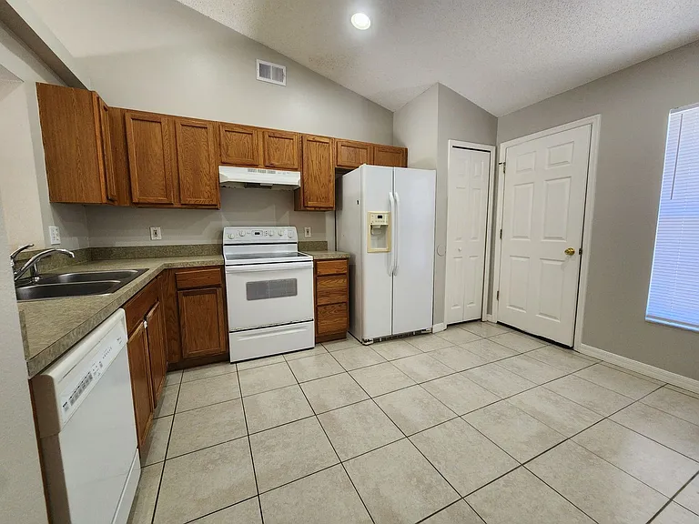1605 Redfin Dr — Photo 13