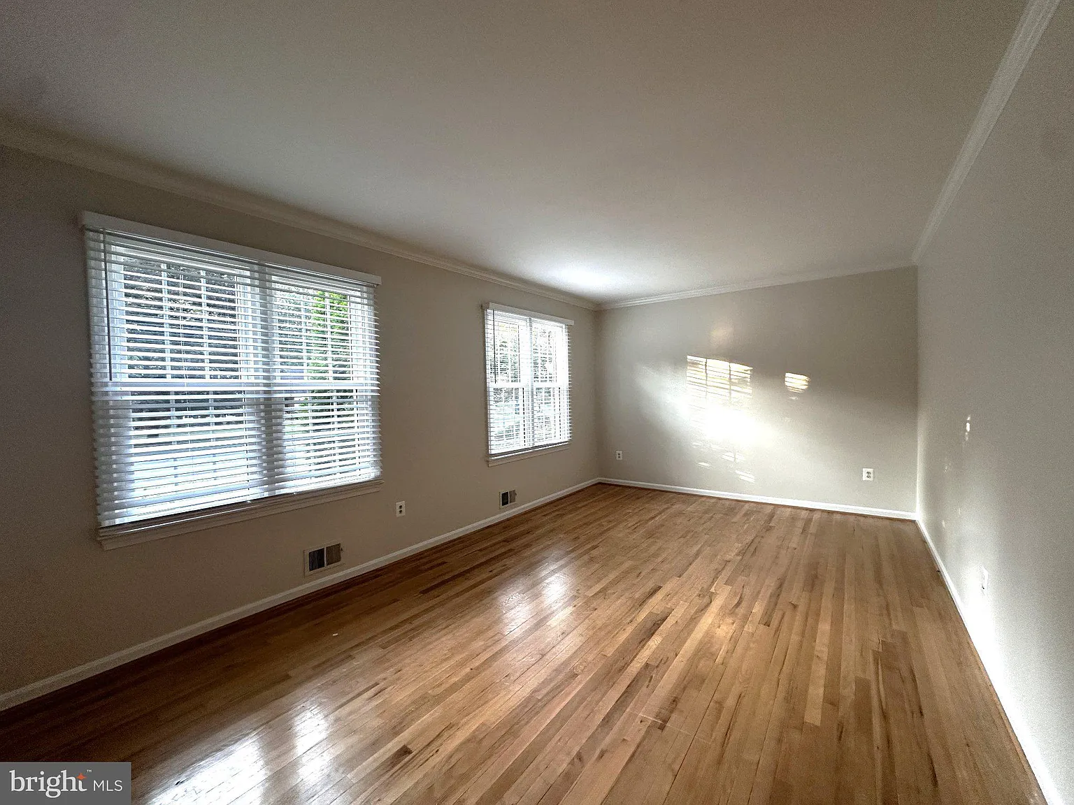 4 bed, 2.5 bath, 3456 sqft, $5,000 — Photo 4