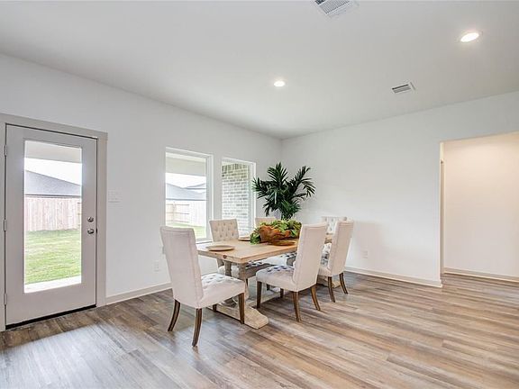 3rd image of 3407 Lake Landing Ln