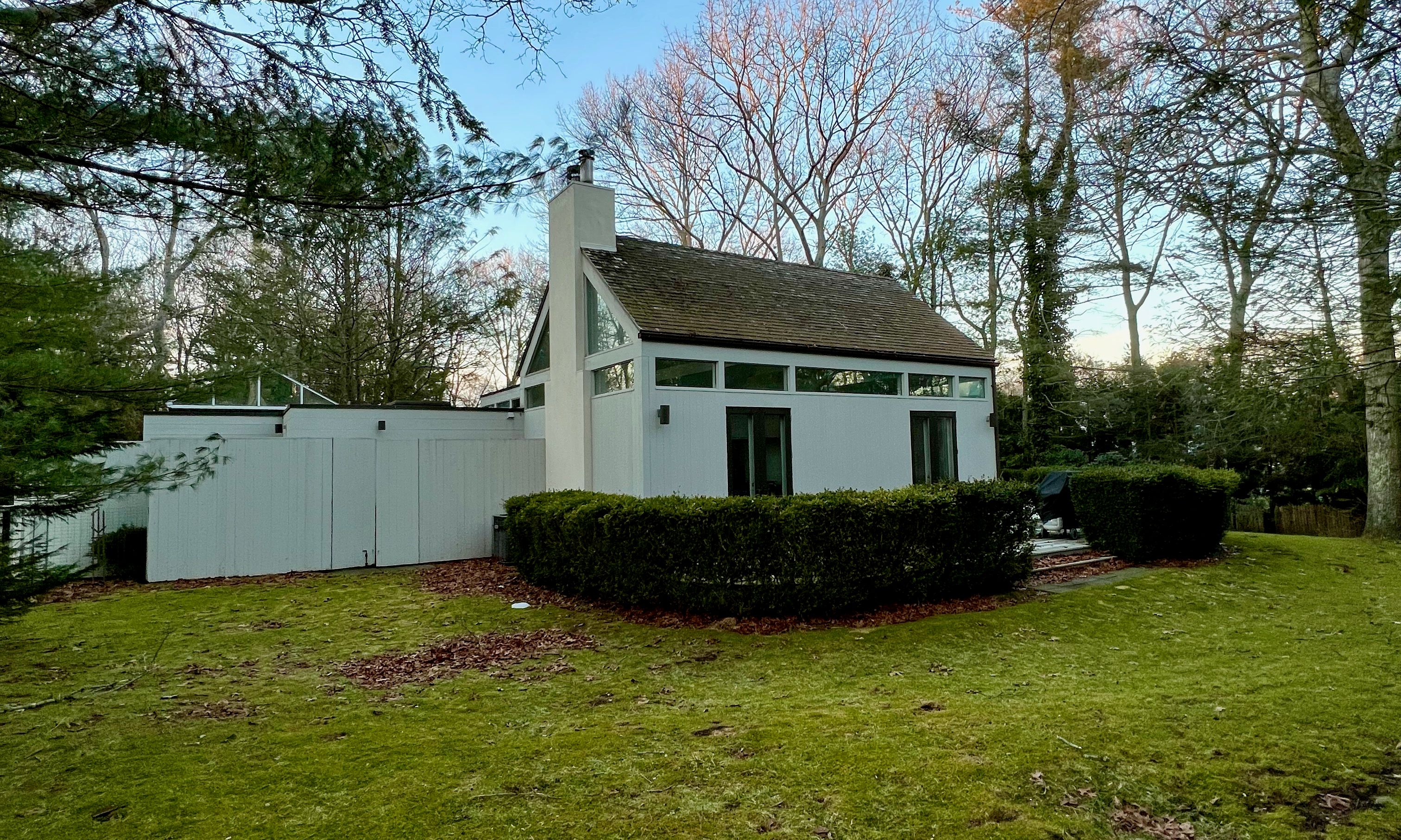 24 Roxbury Ln in Wainscott Out East