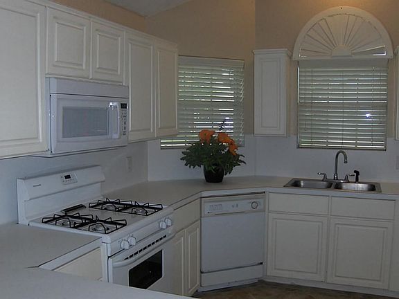 Spacious & Functional - Great Venue For Creating Your Gourmet Delicacies.