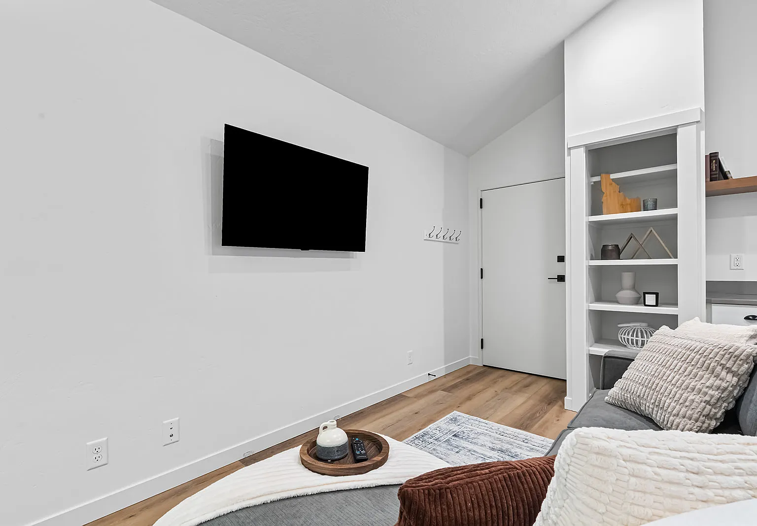 Studio, 600 sqft, $1,899 — Photo 4