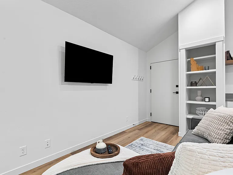 3550 W Anderson St — Photo 4