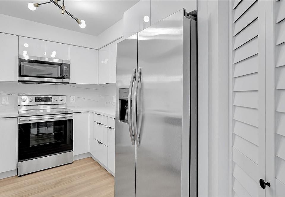 1st image of 800 SW 142nd Avenue #302 N