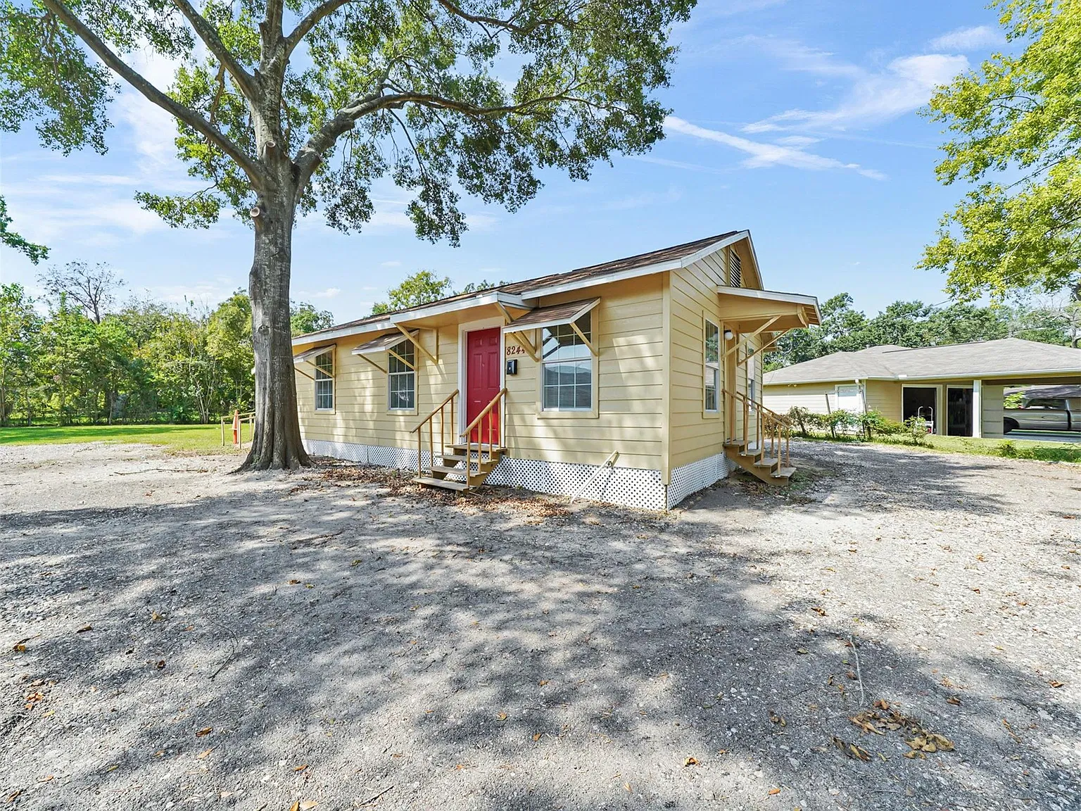 3 bed, 1.0 bath, 858 sqft, $1,350 — Photo 2