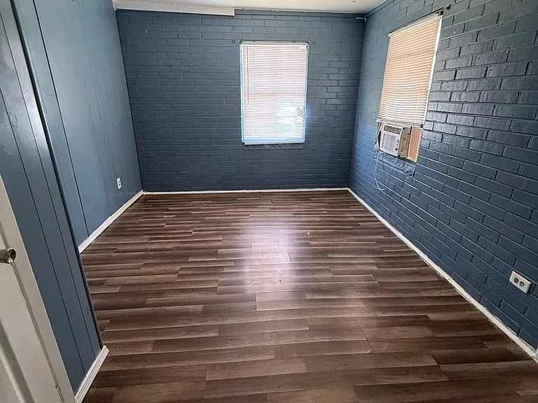 203 W Dove Ln — Photo 4