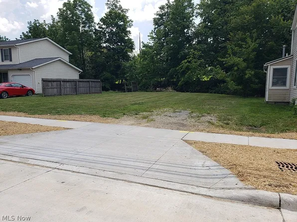 322 W Smith Rd, Medina, OH 44256