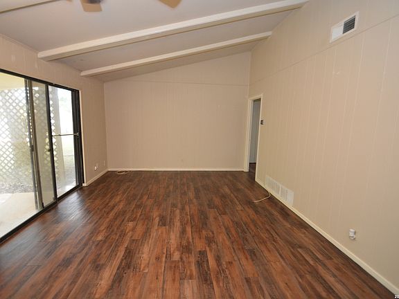 3rd image of 823 Highgate