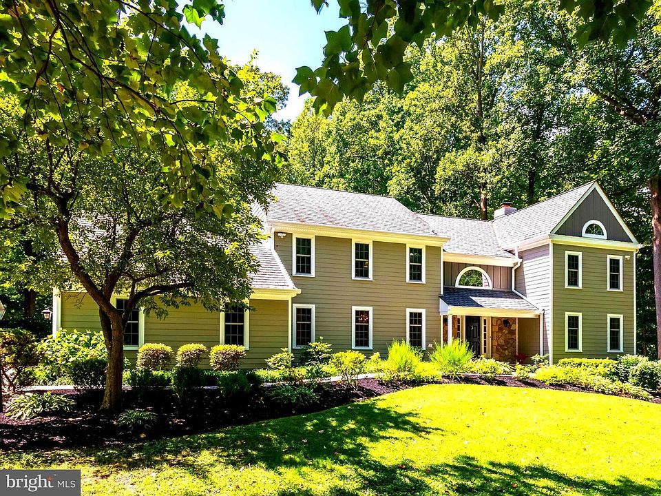 1st image of 1 Beechwood Cir