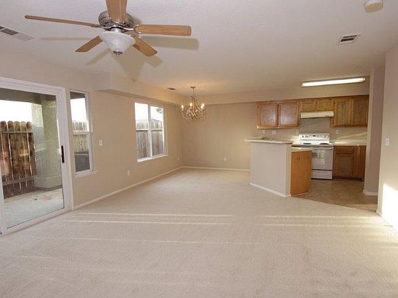 3rd image of 824 Whitmore Ct