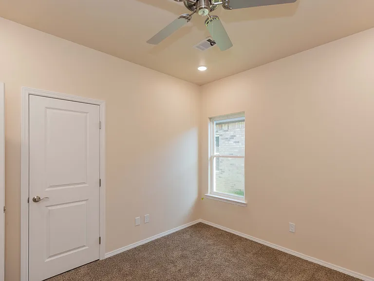 7602 Beck Dr — Photo 8