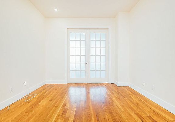 3rd image of 243 Irving Ave APT 3R
