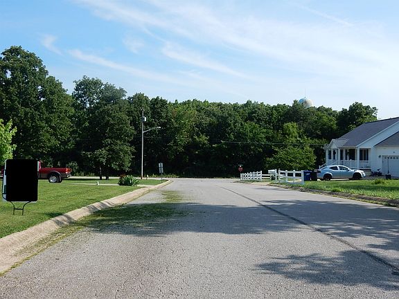 4th image of 43 Westwood Dr