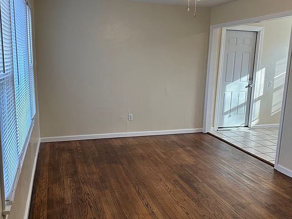 3rd image of 1303 Laverne Ave