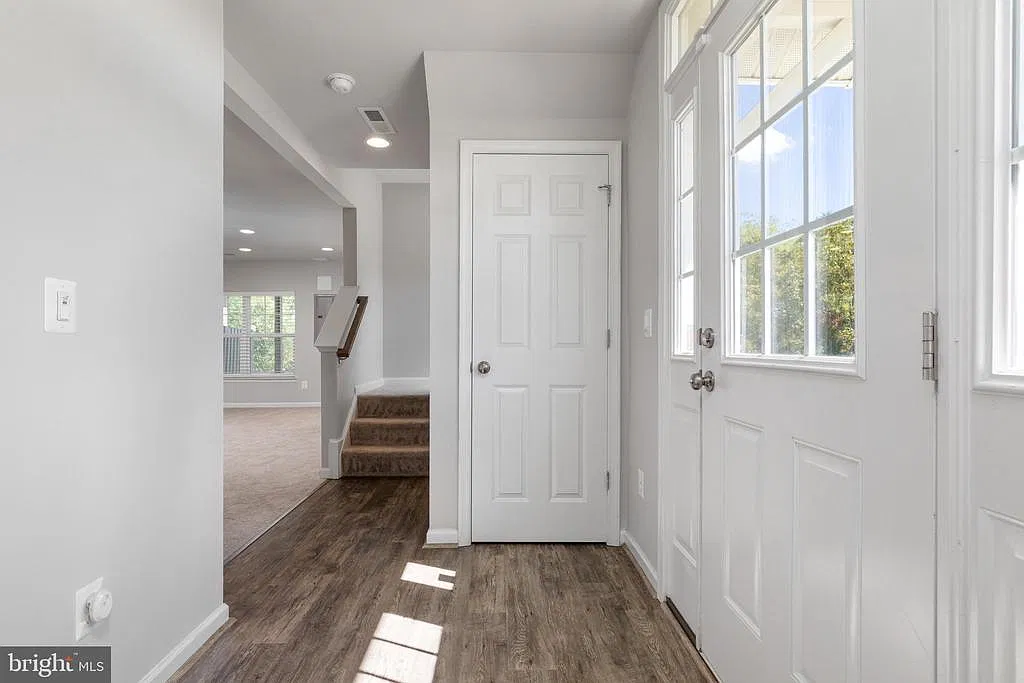 3 bed, 3.5 bath, 2652 sqft, $2,575 — Photo 3