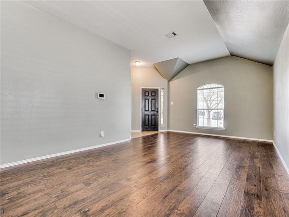 4th image of 805 Alder Dr
