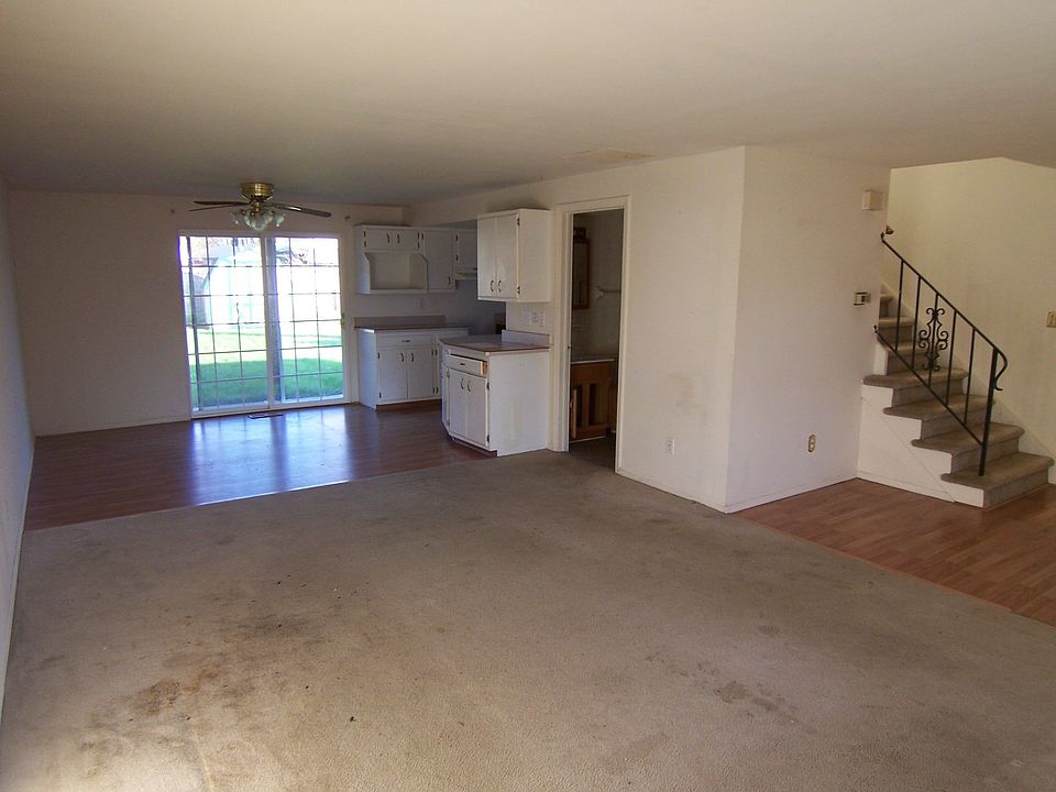 Living, dining area.