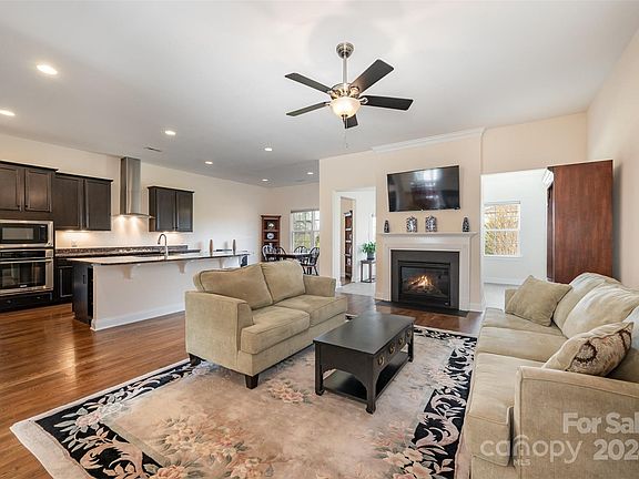 2nd image of 8322 Curico Ln