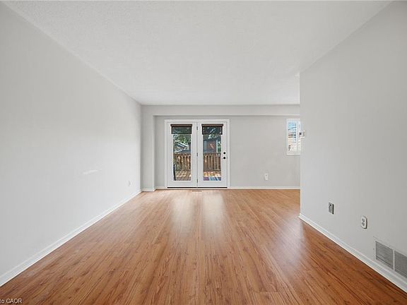 5th image of 667 Green Meadow Cres