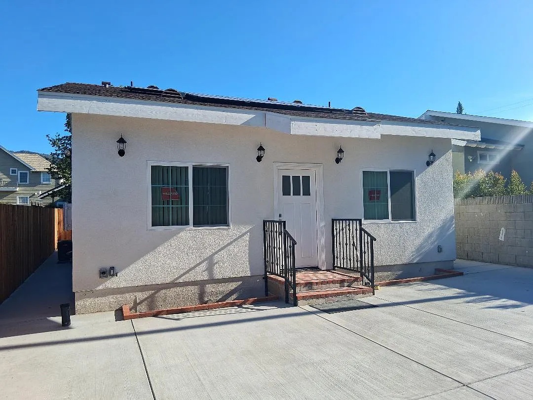 Building Photo - 318B N Loraine Ave