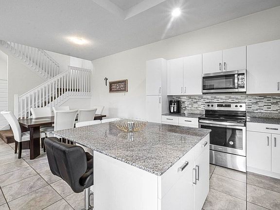 5th image of 1211 Pioneer Way