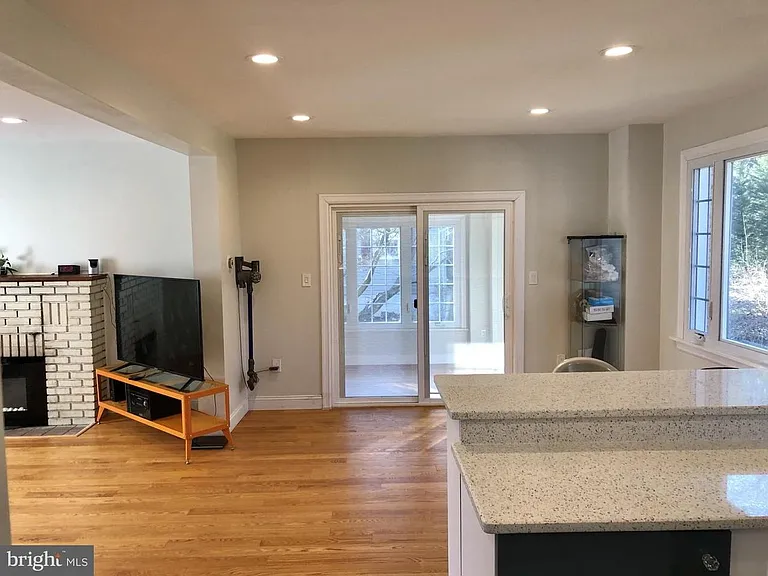 329 Browning Ln — Photo 11