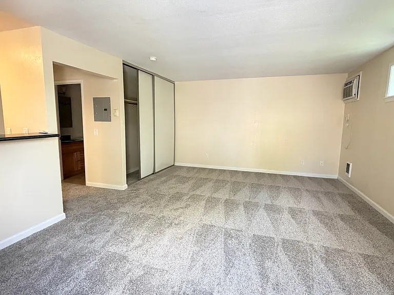 885 Broadway #7 — Photo 4