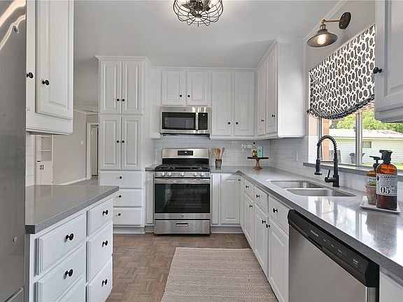 5th image of 1007 Village Dr