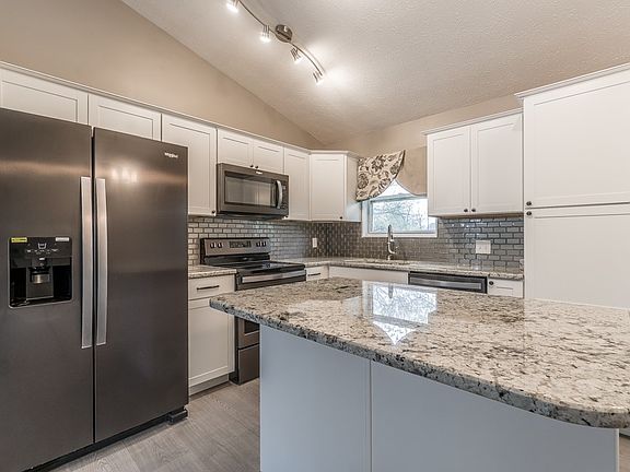 2nd image of 220 Dell Ave