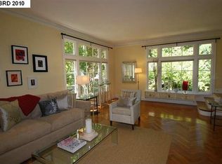 6201 Ascot Dr, Oakland, CA 94611