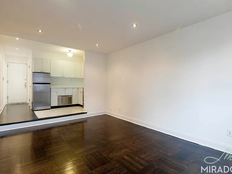 255 W 14th St #4B — Photo 2