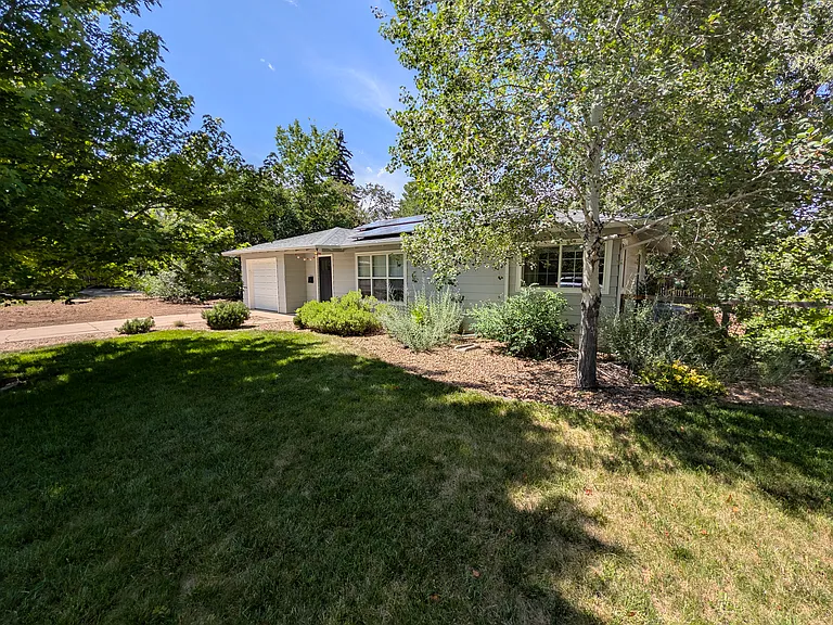 838 Juniper Ln — Photo 1