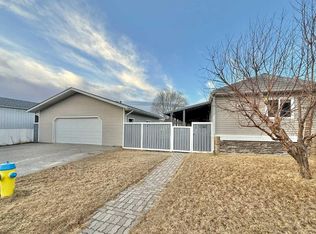 138 S Nickerson Ave, Hinton, AB T7V 1A4