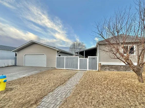 138 S Nickerson Ave, Hinton, AB T7V 1A4