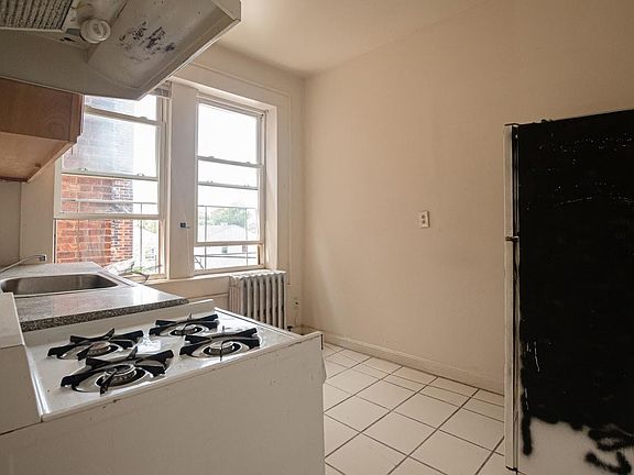 4th image of 839 S 19th St #12