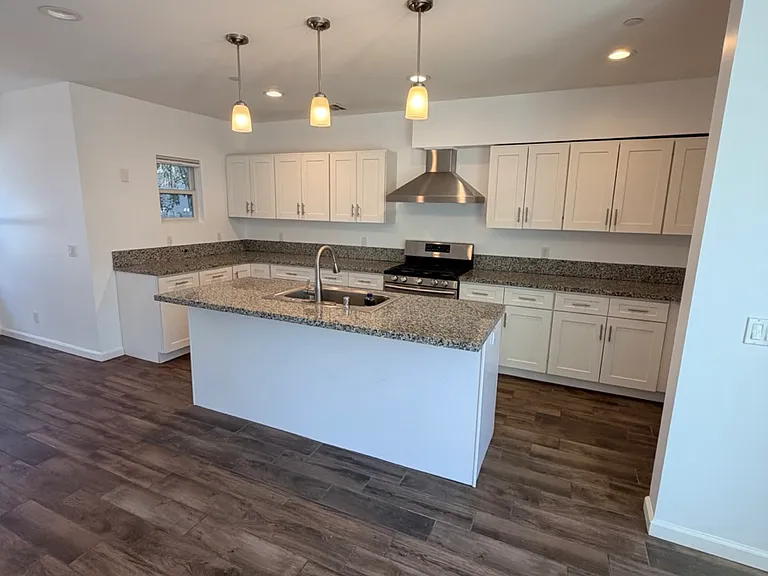 2640 Pickens Ave — Photo 4
