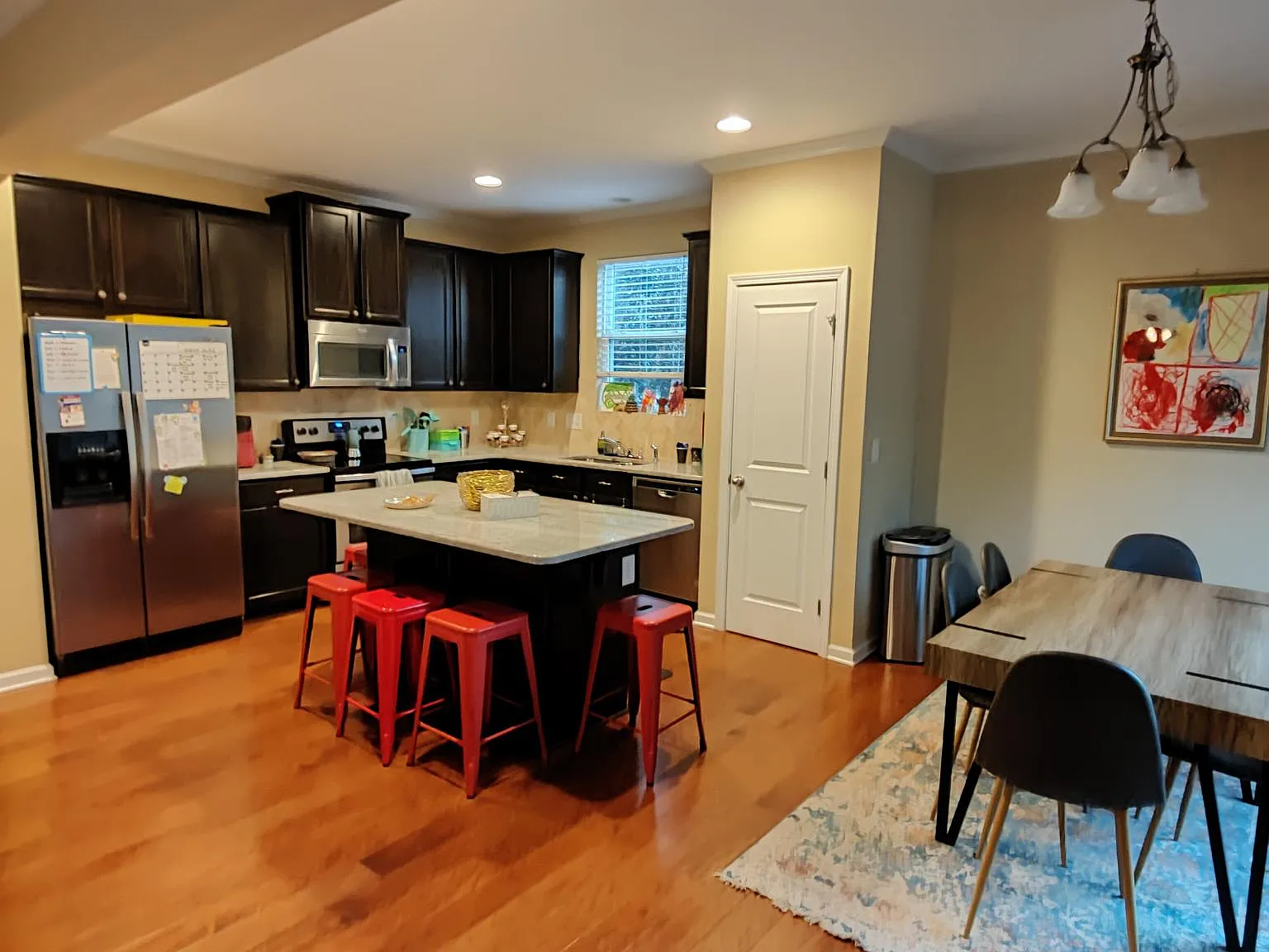 4 bed, 2.5 bath, 2840 sqft, $2,295 — Photo 4