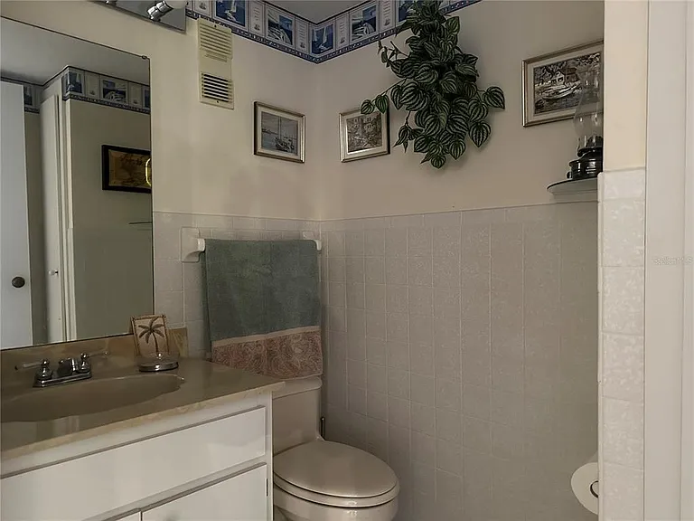 1 Key Capri #303W — Photo 22