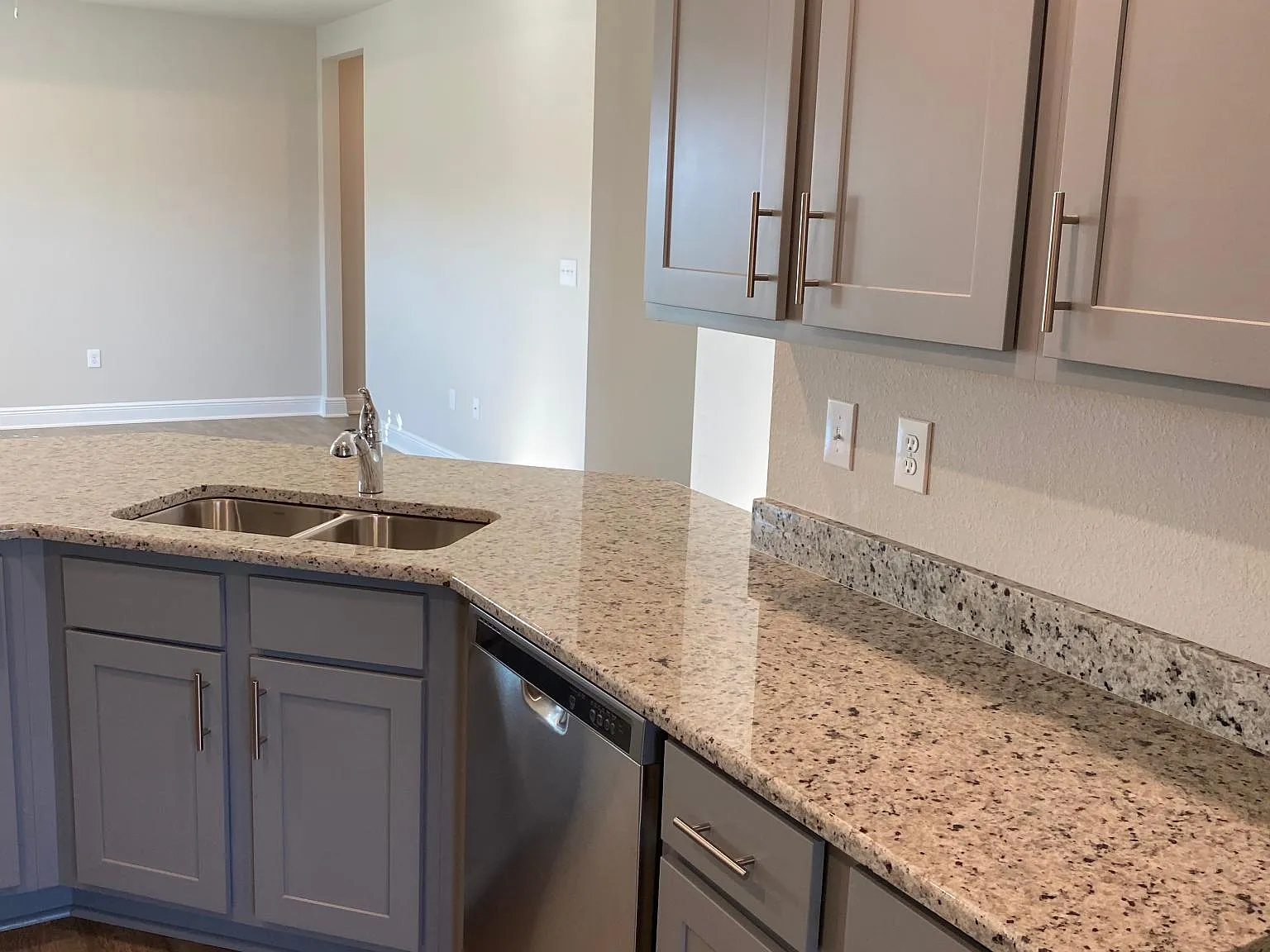3916 Conrad Ct — Photo 3