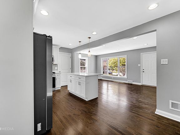 5th image of 809 Beach Ave