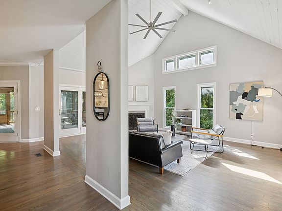 5th image of 100 Belle Glen Dr