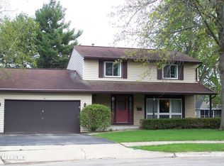 1359 Deerfield Ln, Freeport, IL 61032