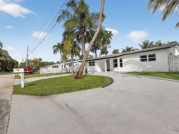 5th image of 4540 SW 28th Terrace