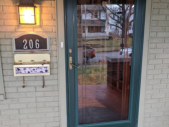 2nd image of 206 Peach Orchard Ave E